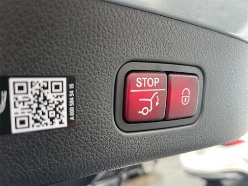 Certified 2025 Mercedes-Benz GLC 300 4MATIC image 17