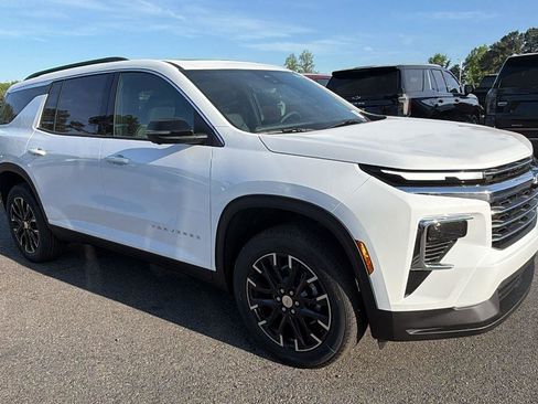 New 2026 Chevrolet Traverse LT w/ Sun and Wheel Package image 3