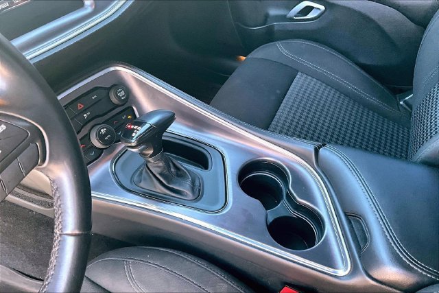 Used 2015 Dodge Challenger SXT RWD image 14
