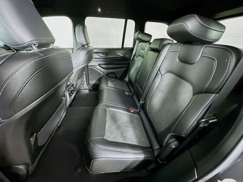 Certified 2024 Jeep Grand Cherokee Altitude image 35