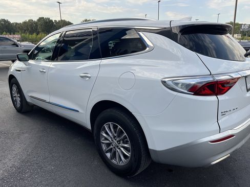 Used 2024 Buick Enclave Premium image 4