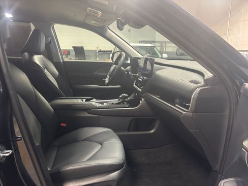 Used 2025 Toyota Grand Highlander LE image 28