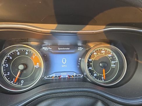 Used 2019 Jeep Cherokee Limited w/ Technology Group AWD/4WD image 6