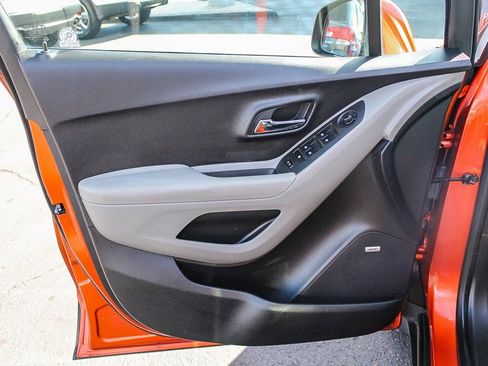 Used 2015 Chevrolet Trax LT w/ LT Sun and Sound Package image 21