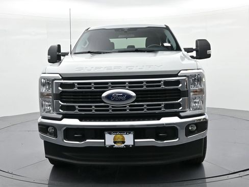 Used 2025 Ford F250 XLT image 3