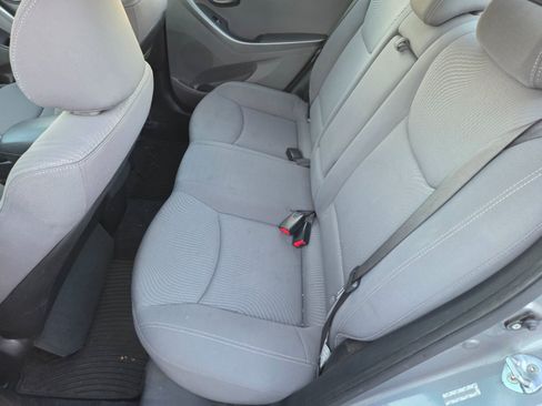 Used 2014 Hyundai Elantra SE w/ Option Group 02 FWD image 10
