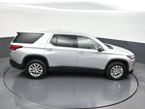 Used 2022 Chevrolet Traverse LS FWD image 27