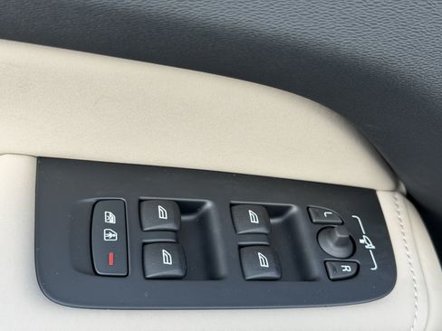 New 2026 Volvo XC60 B5 Core AWD/4WD image 17