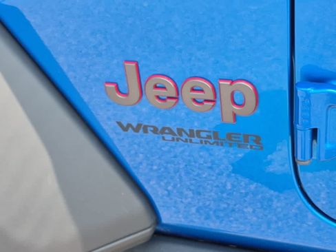 Used 2022 Jeep Wrangler Unlimited Rubicon w/ Cold Weather Group AWD/4WD image 21