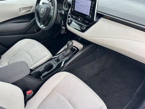 Used 2021 Toyota Corolla LE image 12