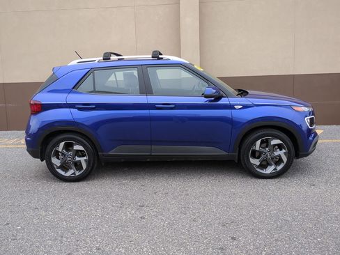 Certified 2023 Hyundai Venue Limited image 3