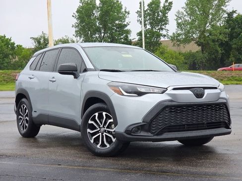 Used 2024 Toyota Corolla Cross AWD Hybrid image 2