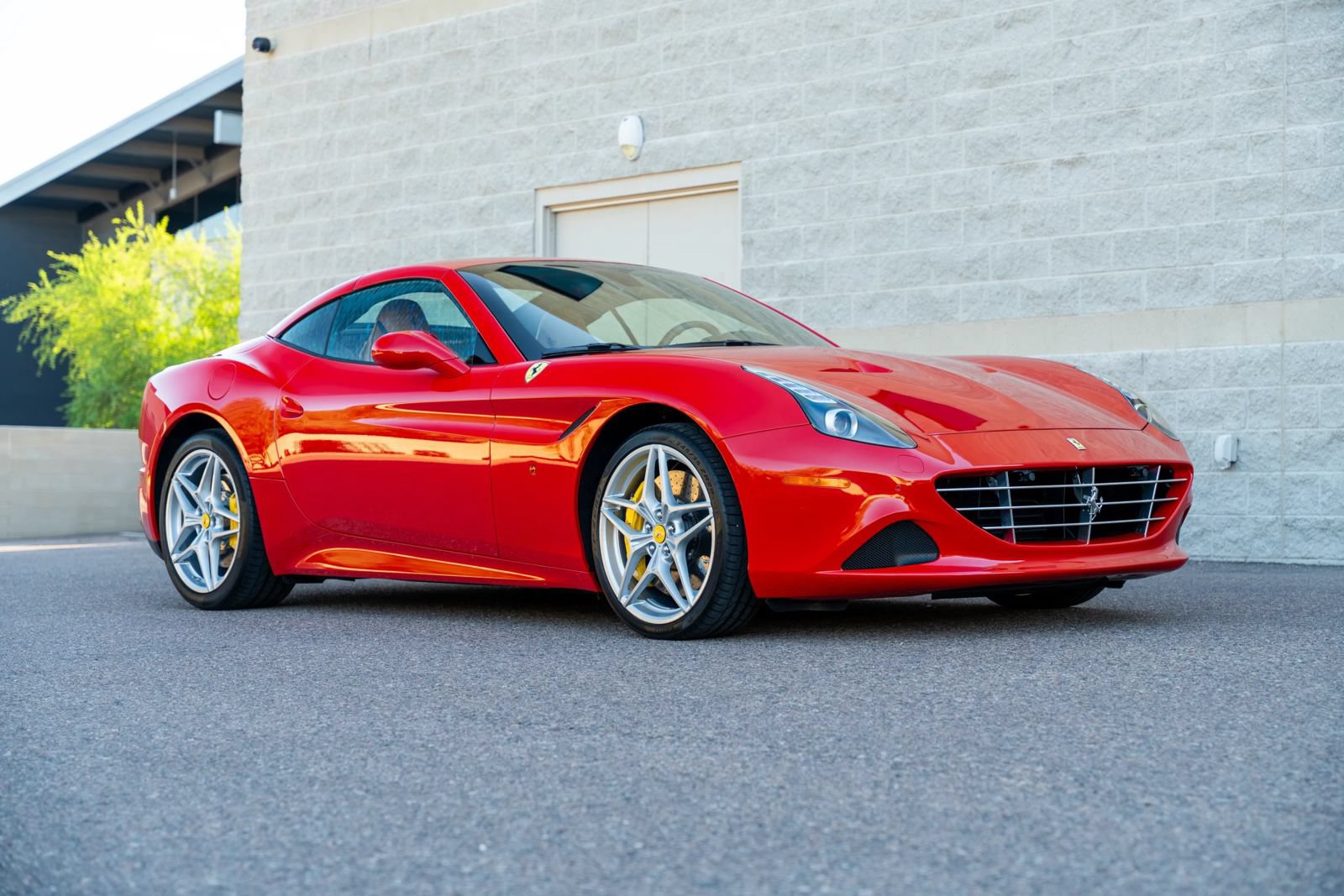 Used 2015 Ferrari California T RWD image 33