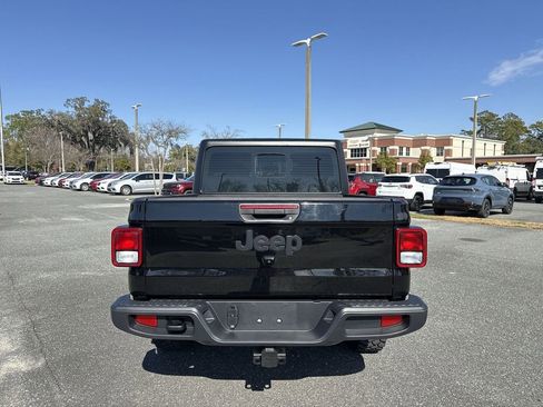 Used 2023 Jeep Gladiator Sport w/ Off Road Group image 4