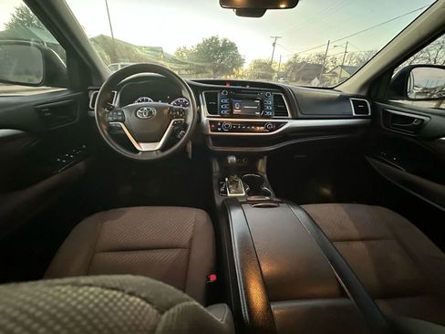 Used 2018 Toyota Highlander FWD V6 image 16