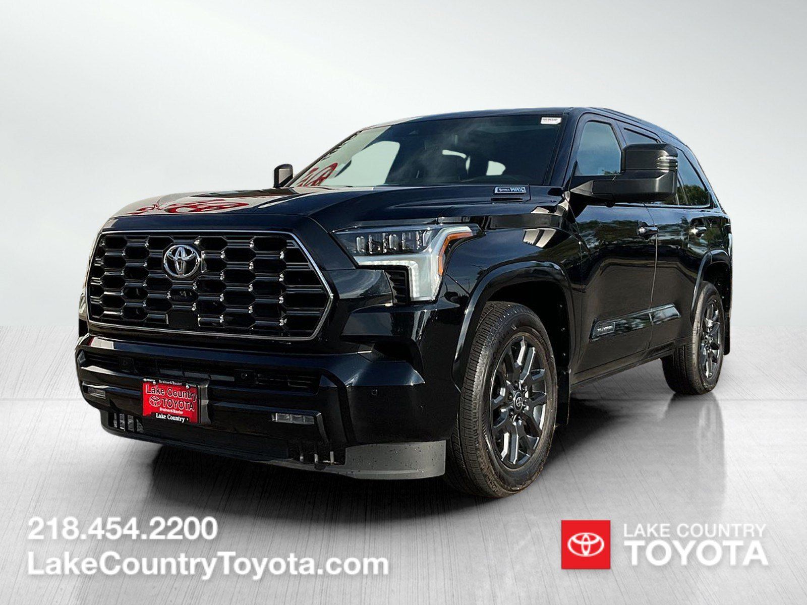 Used 2025 Toyota Sequoia Platinum AWD/4WD image 1