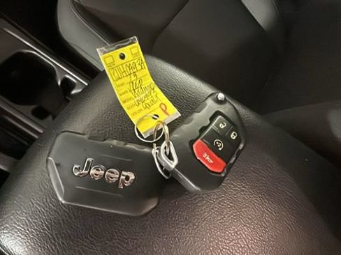 Used 2023 Jeep Wrangler Unlimited w/ Cold Weather Group AWD/4WD image 23