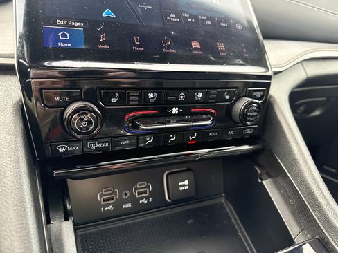 Used 2024 Jeep Grand Cherokee Limited w/ Luxury Tech Group II image 20