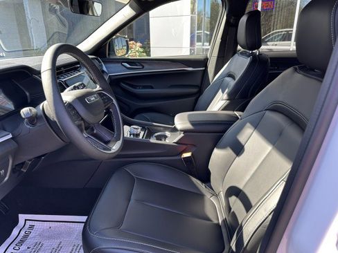 New 2025 Jeep Grand Cherokee Limited w/ Black Appearance Package image 2