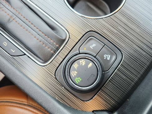 Used 2017 GMC Acadia SLT AWD/4WD image 25