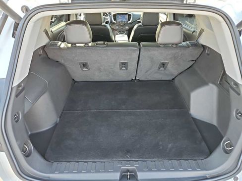 Used 2022 GMC Terrain SLT w/ Tech Package image 33