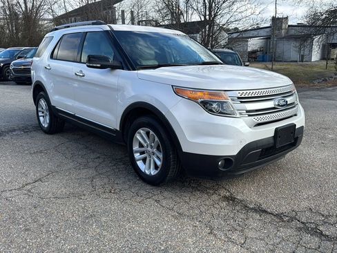Used 2014 Ford Explorer XLT w/ Equipment Group 202A image 3