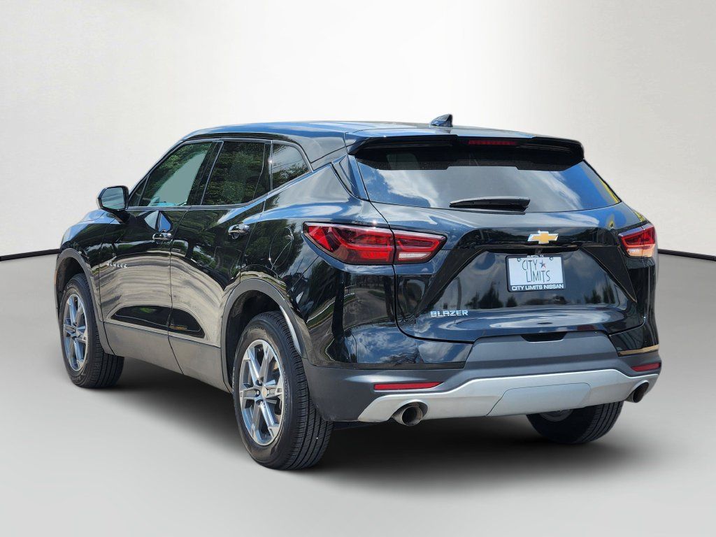 Used 2025 Chevrolet Blazer LT FWD image 5