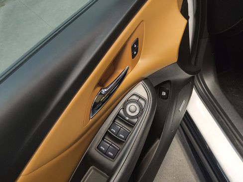 Used 2017 Chevrolet Volt Premier w/ Driver Confidence II Package FWD image 27