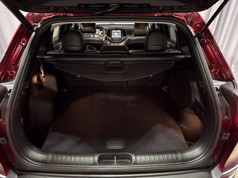 Used 2019 Jeep Cherokee Trailhawk AWD/4WD image 29
