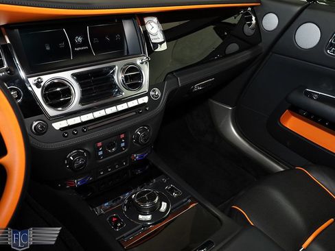 Used 2021 Rolls-Royce Dawn RWD image 28