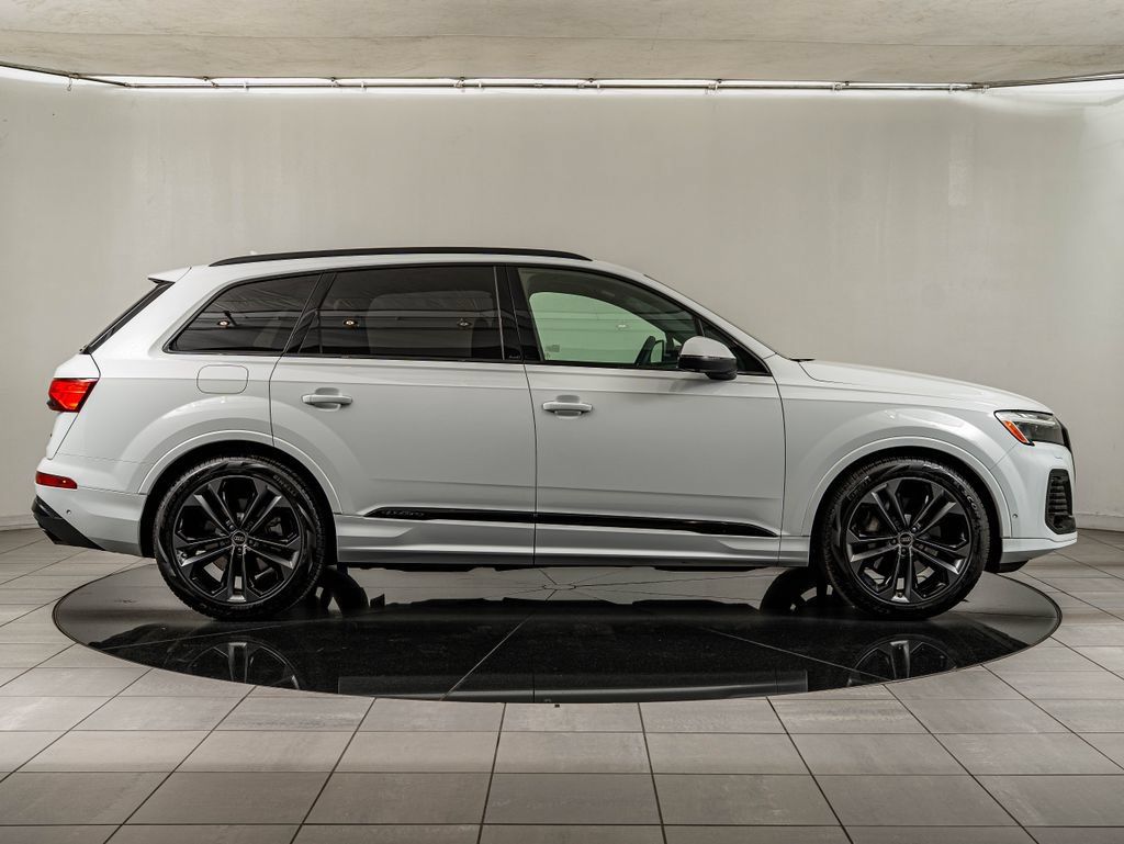 Used 2025 Audi Q7 3.0T Premium Plus w/ Premium Plus Package AWD/4WD image 4