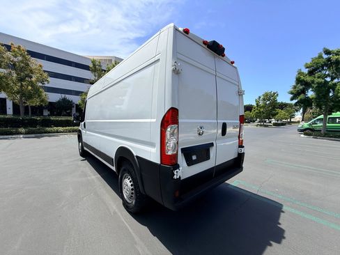 Used 2024 RAM ProMaster 2500 w/ Premium Convenience Group FWD image 4