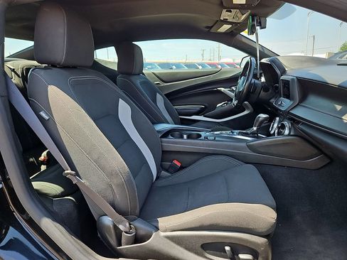 Used 2022 Chevrolet Camaro LT RWD image 15