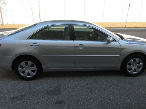 Used 2009 Toyota Camry LE image 6