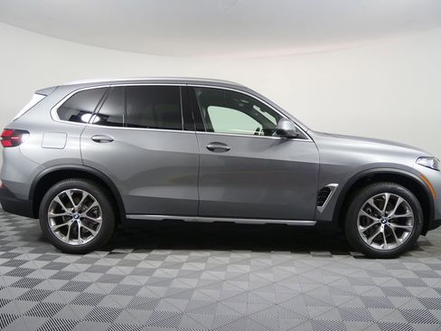 Used 2026 BMW X5 xDrive40i w/ Premium Package image 2