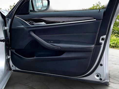 Used 2019 BMW 530i xDrive w/ Convenience Package image 24