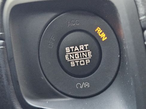 Used 2025 Jeep Gladiator Sport AWD/4WD image 20