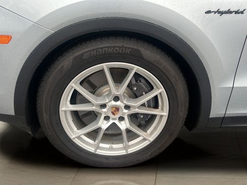 Certified 2025 Porsche Cayenne E-Hybrid AWD/4WD image 15