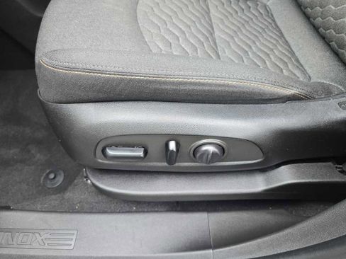 Used 2019 Chevrolet Equinox LT image 18