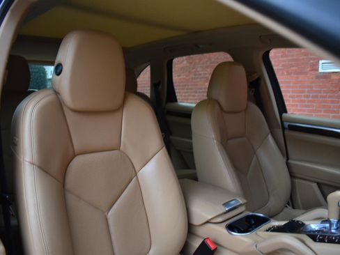 Used 2014 Porsche Cayenne S AWD/4WD image 18