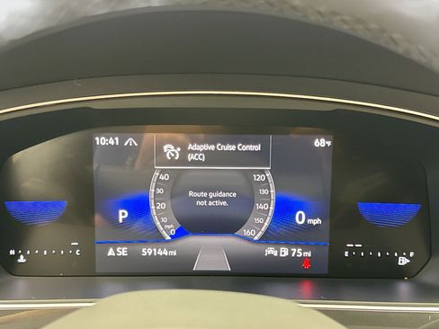 Used 2024 Volkswagen Tiguan SE R-Line image 13