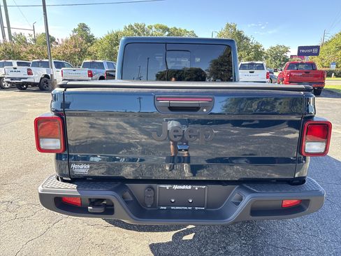 Used 2025 Jeep Gladiator Sport AWD/4WD image 22