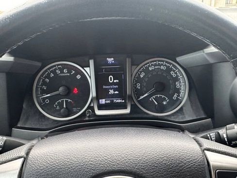 Used 2022 Toyota Tacoma SR5 w/ SR5 Appearance Package (SM) RWD image 11