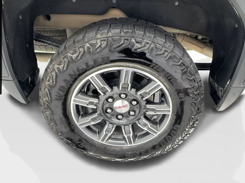 Used 2025 GMC Sierra 1500 AT4 AWD/4WD image 18