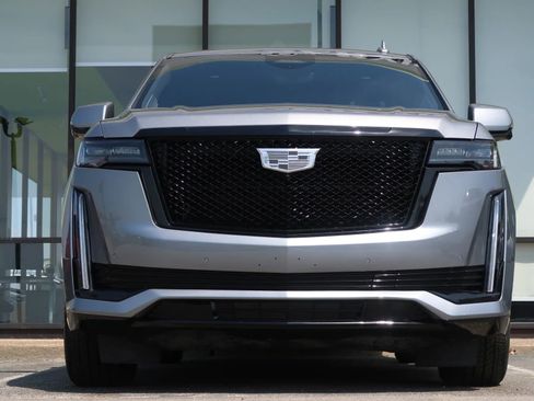 Used 2023 Cadillac Escalade Sport w/ LPO, ONYX Package image 3