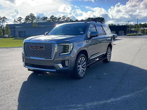 Used 2021 GMC Yukon Denali w/ Denali Premium Package AWD/4WD image 3