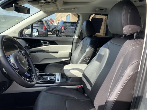 Used 2024 Kia Carnival SX Prestige image 9