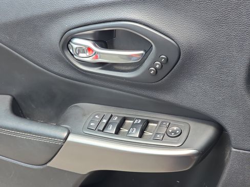 Used 2019 Jeep Cherokee Limited AWD/4WD image 29