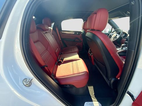 Used 2023 Porsche Cayenne Platinum Edition AWD/4WD image 27