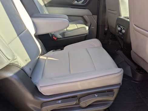 Certified 2024 GMC Yukon XL SLT w/ SLT Luxury Package image 29